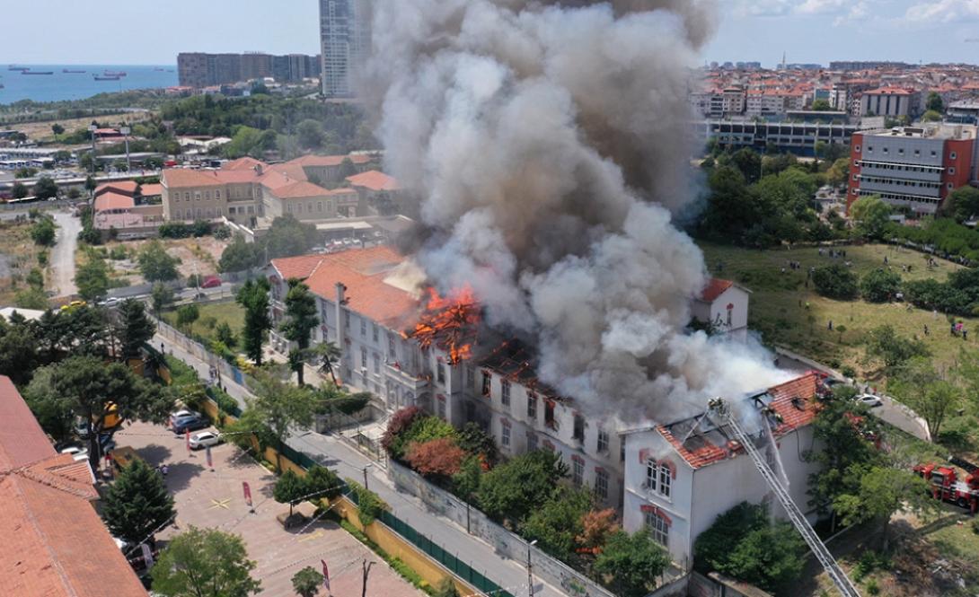 φωτιά κωνσταντινούπολη