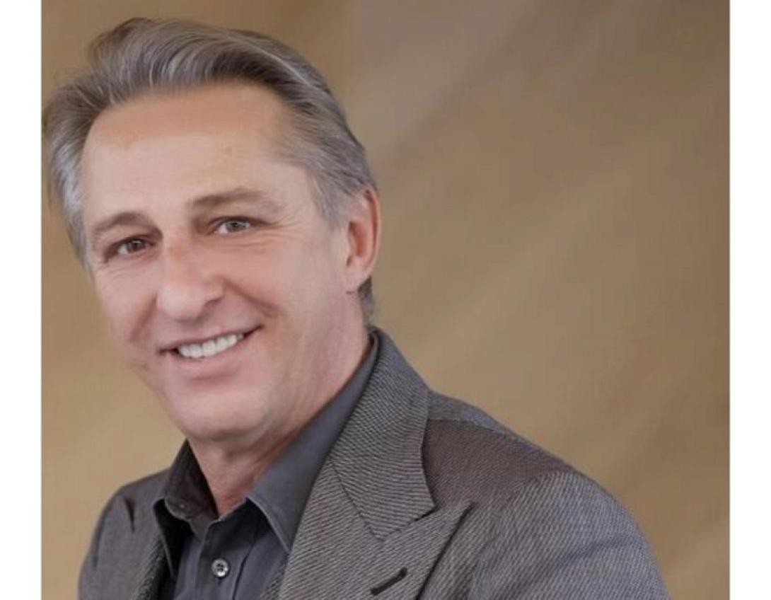 βασίλης παπαζήσης