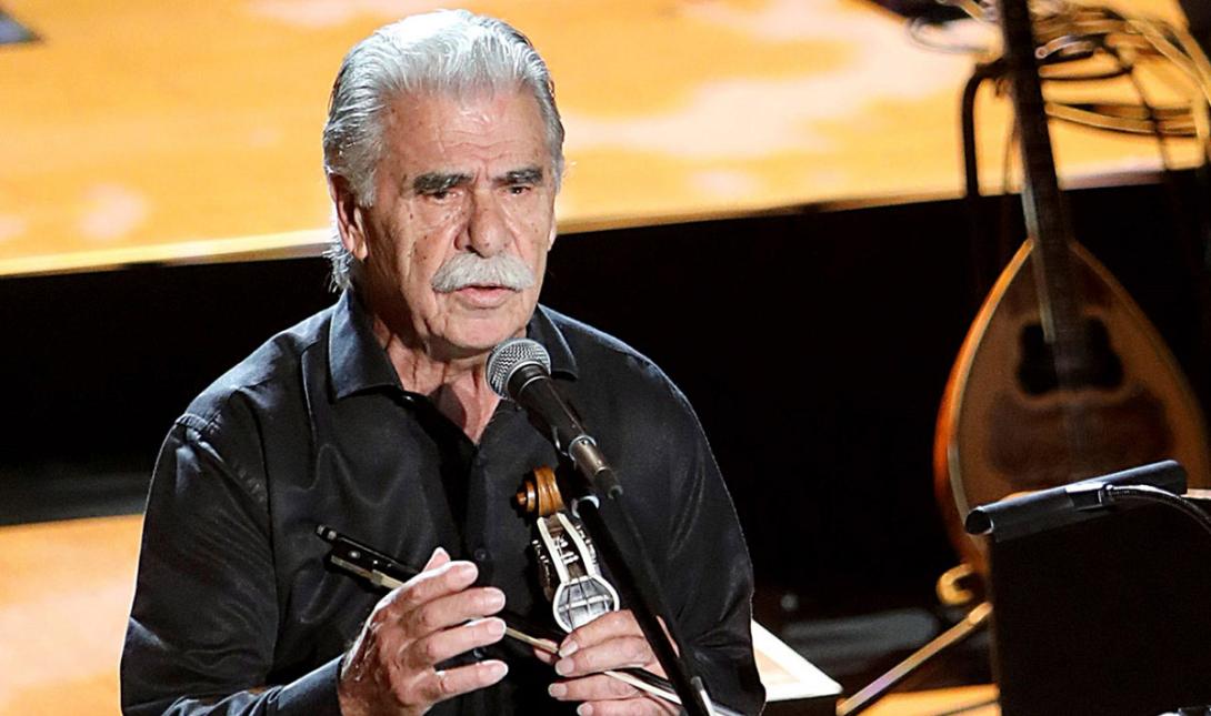 Βασίλης Σκουλάς