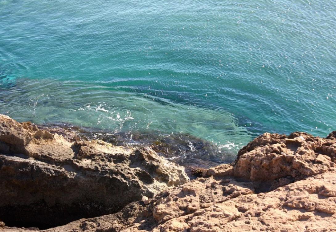 βράχια θάλασσα