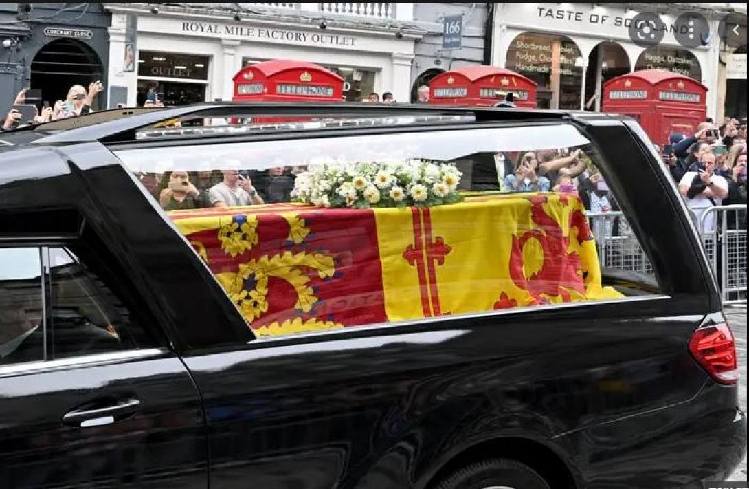 Σε λαϊκό προσκύνημα η σορός της Ελισάβετ