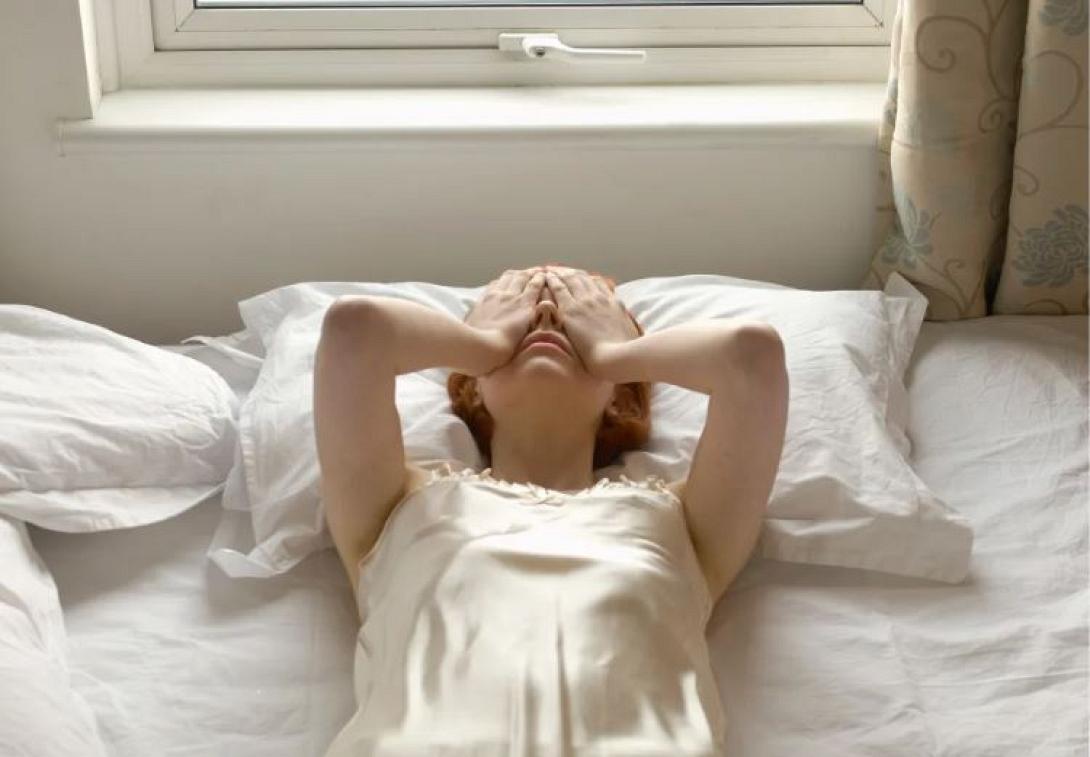 γυναικα στο κρεββατι 
