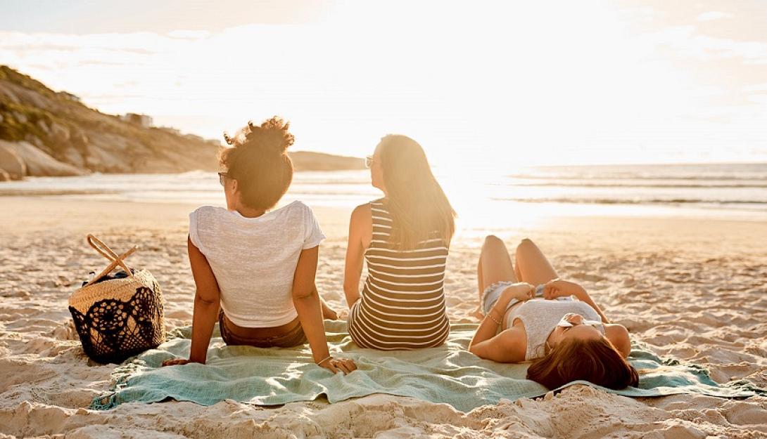 παραλία,θάλασσα,γυναίκες