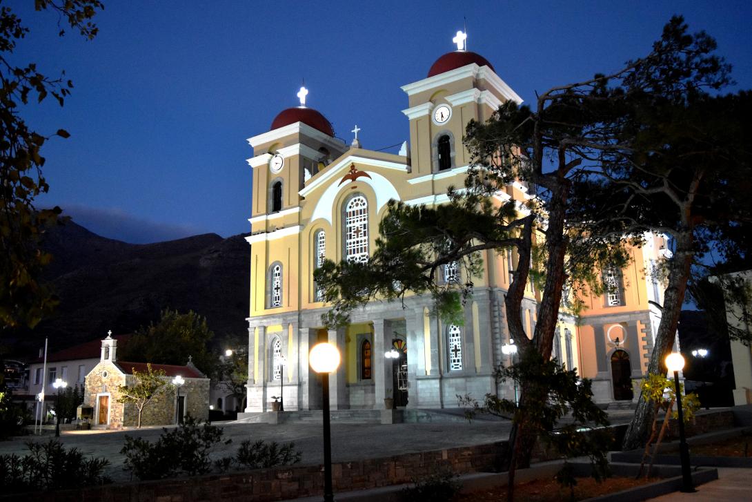 Ο Ιερός Μητροπολιτικός Ναός Μεγάλης Παναγίας Νεαπόλεως 