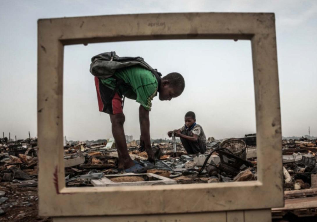 παιδια ηλεκτρονικα απόβλητα