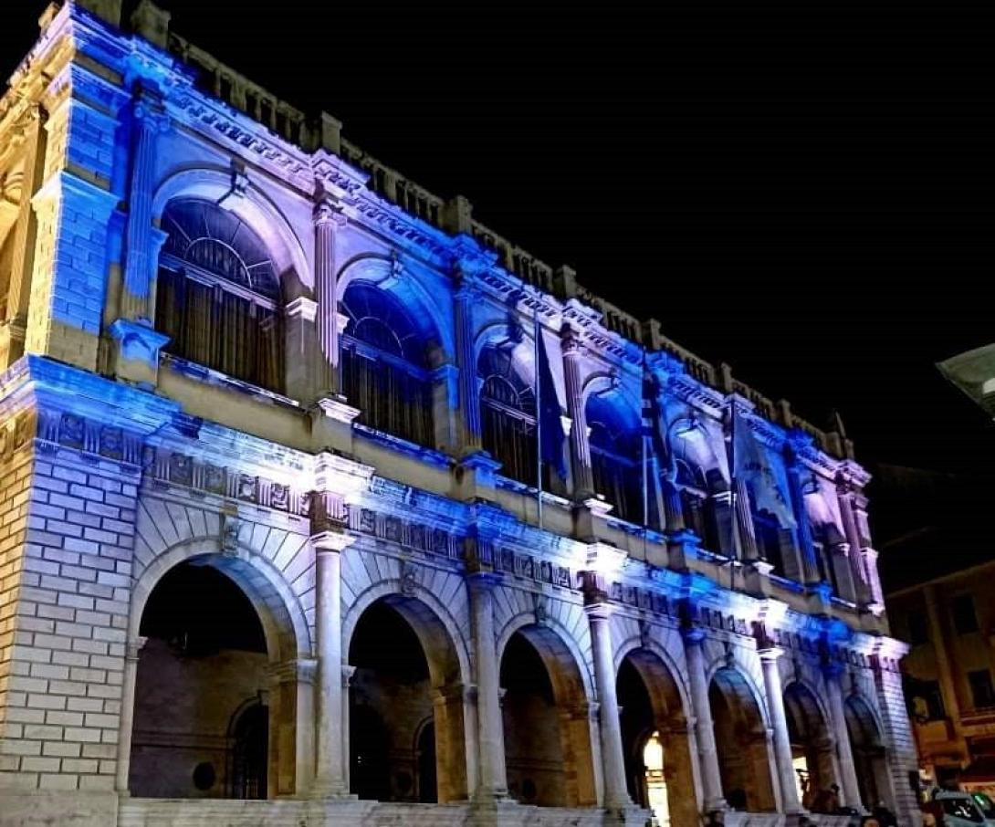 λότζια γαλανόλευκη