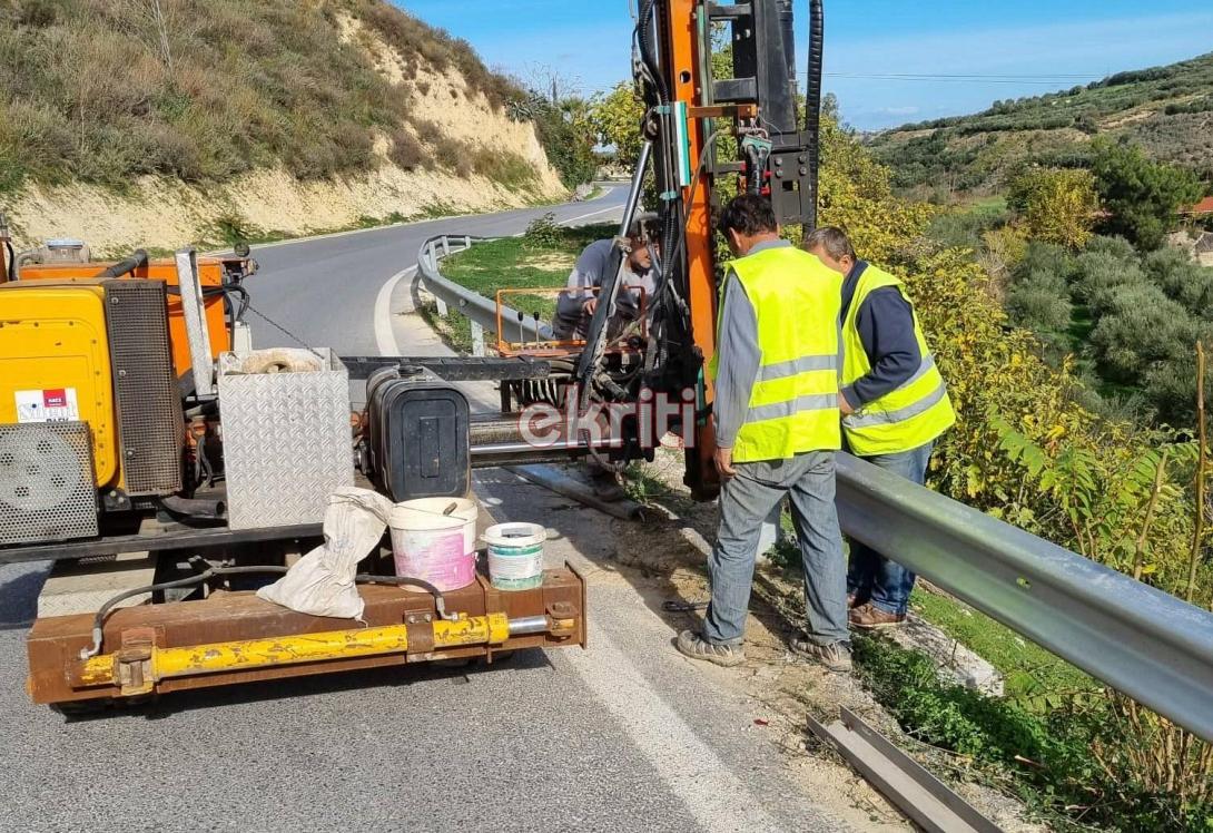 Έφτιαξαν τις προστατευτικές μπάρες στην επαρχιακή οδό