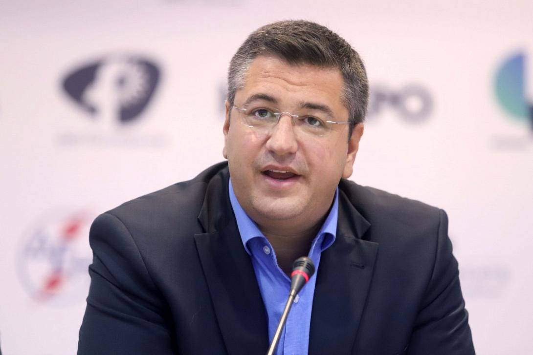 Απόστολος Τζιτζικώστας