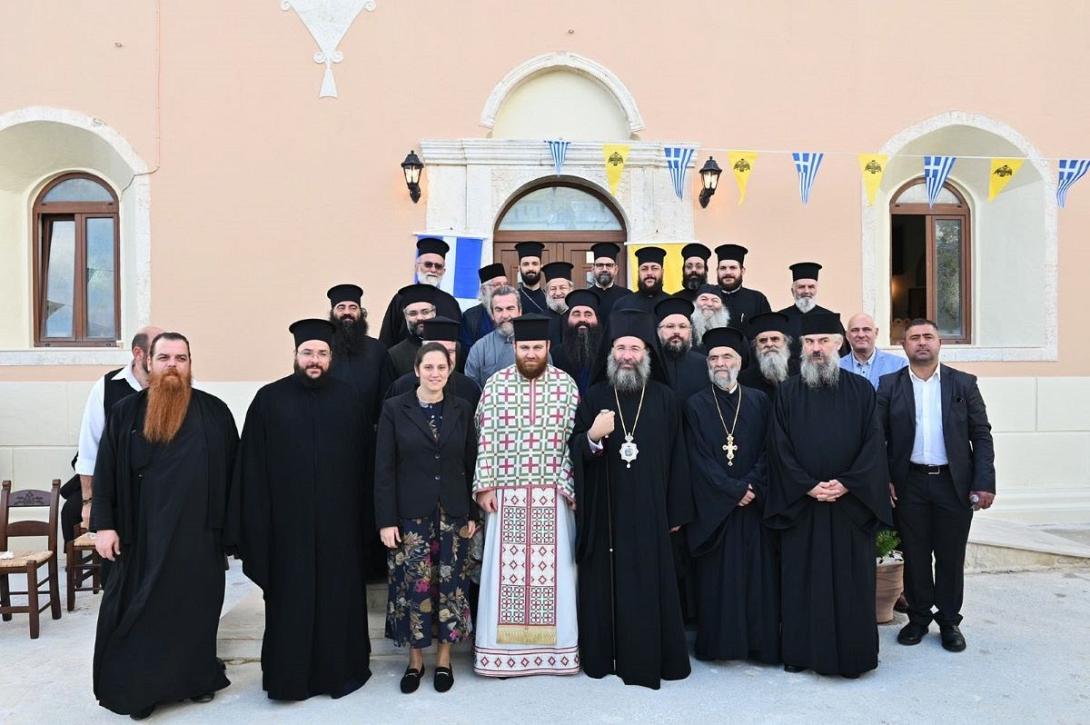 χειροτονία - Μητρόπολη