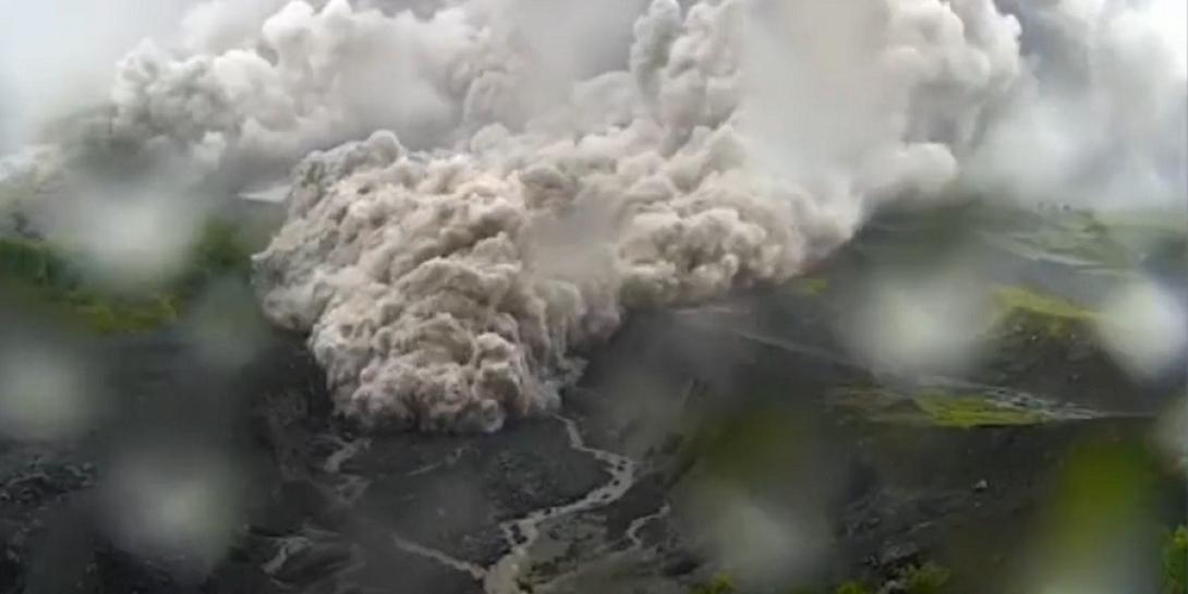 Το ηφαίστειο στο όρος Σεμερού