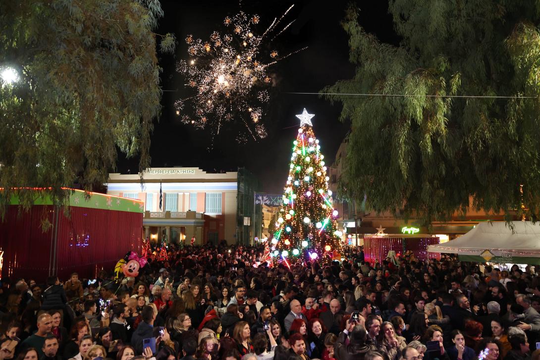 Ηράκλειο: Εντυπωσιακές εκδηλώσεις και φωταγώγηση του Χριστουγεννιάτικου δέντρου