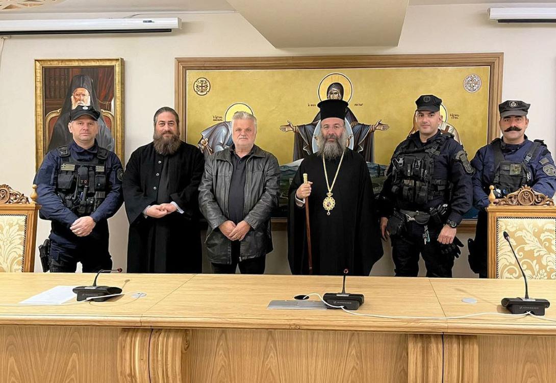 Μητροπολίτης Ρεθύμνου: Ευχαριστεί τους αστυνομικούς του ΤΑΕ για τη δωρεά των οικίσκων