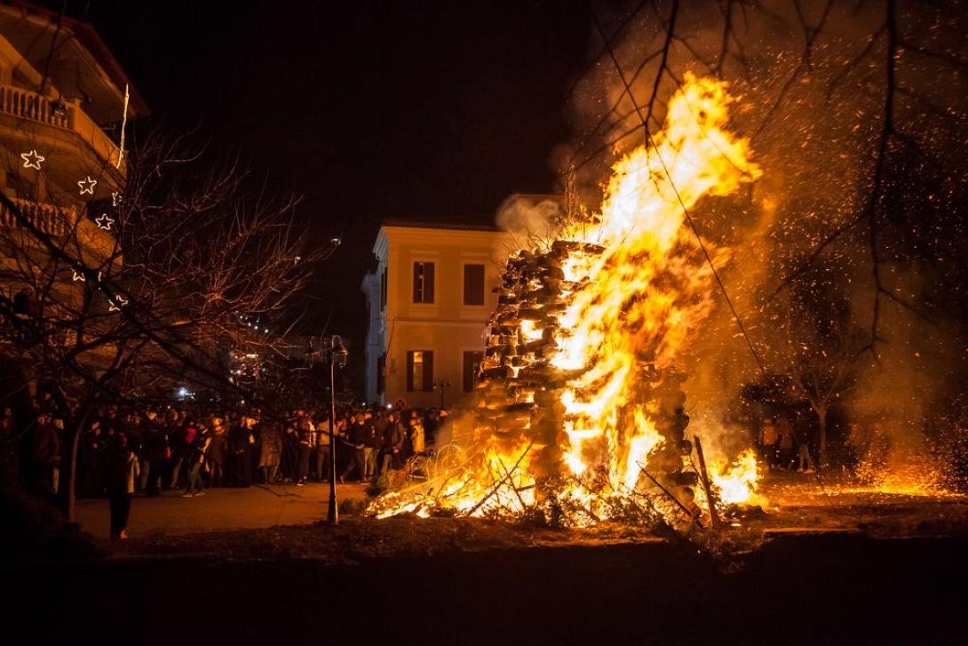 χΡΙΣΤΟΥΓΕΝΝΙΑΤΙΚΕς ΦΩΤΙΕς ΦΛΩΡΙΝΑ