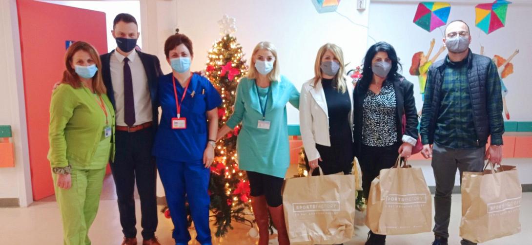 Το ΕΑΚΗ έδωσε δώρα στα παιδιά που νοσηλεύονται στις παιδιατρικές κλινικές των νοσοκομείων