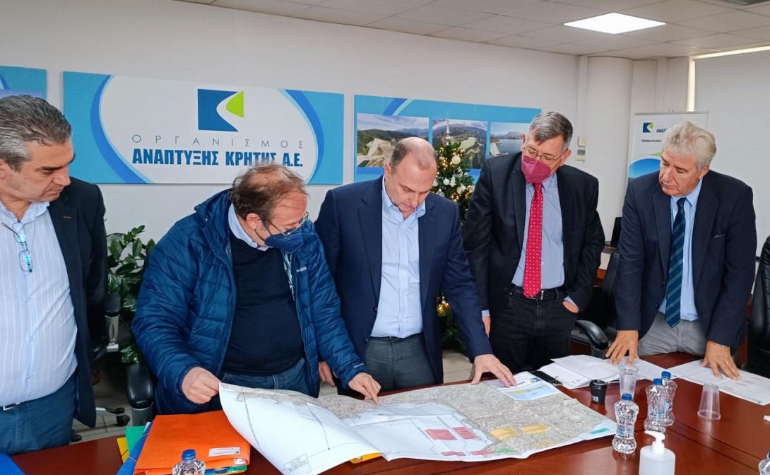 Κρήτη - Καραγιάννης: Σύσκεψη με τα στελέχη του ΟΑΚ για τα έργα στο νησί