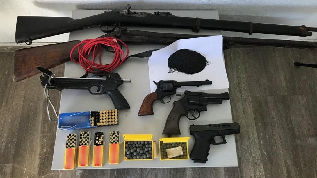 Ηράκλειο: Η αστυνομική επιχείρηση αποκάλυψε τον παράνομο οπλισμό