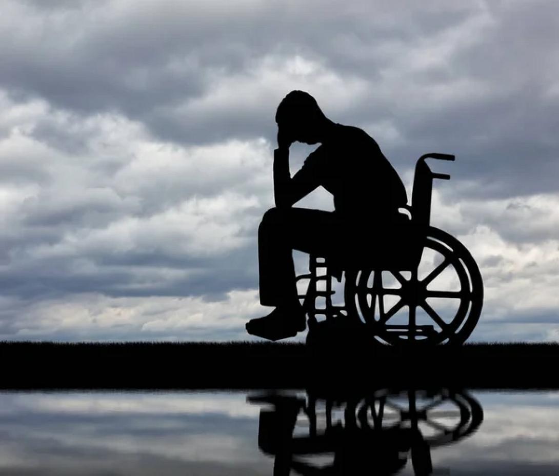 άνδρας με αναπηρία AMEA