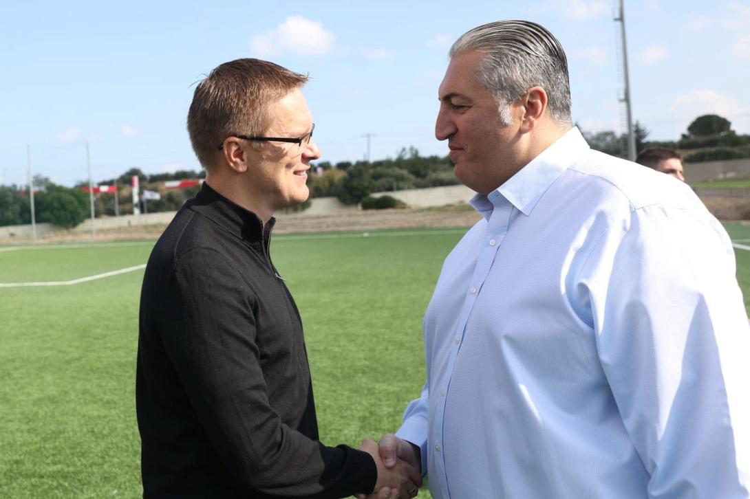 νταμπραουσκασ μπουσης