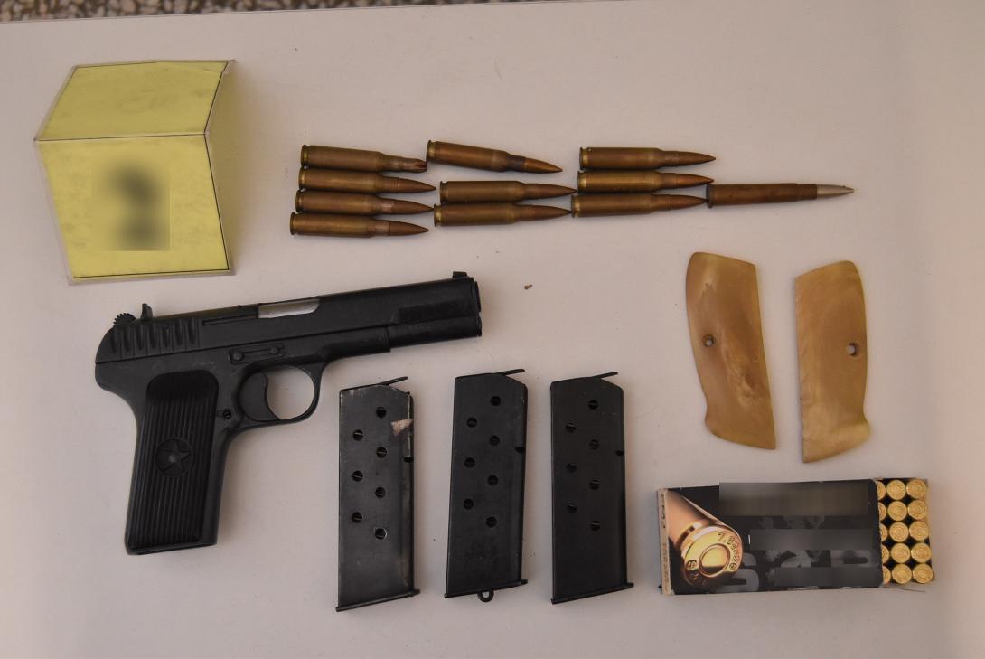 Κρήτη: Τον έπιασαν με παράνομο οπλισμό και 1.800 κροτίδες