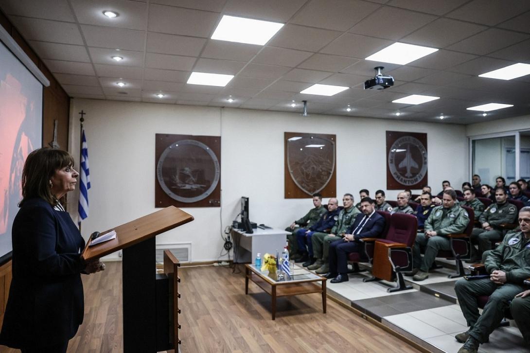 ΣΑΚΕΛΑΡΟΠΟΥΛΟΥ  στην 338 Μοίρα της Πολεμικής Αεροπορίας