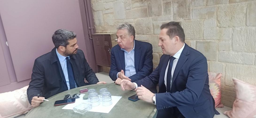 Σημανδηρακης - Αρναουτάκης - Πέτσας