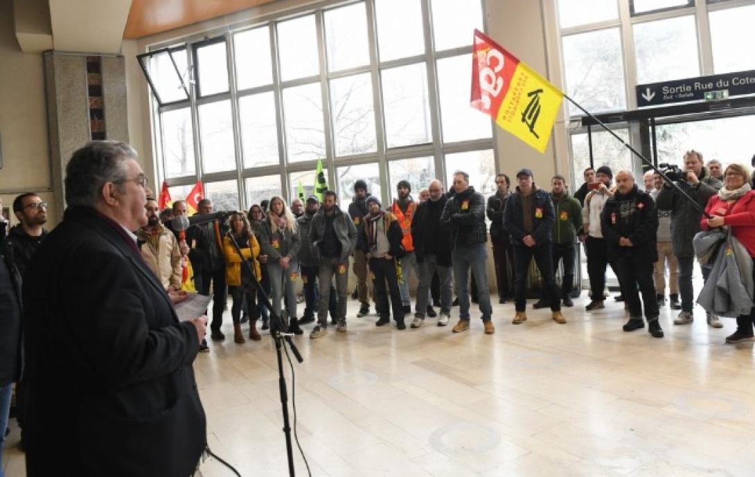 κουτσούμπας παρίσι