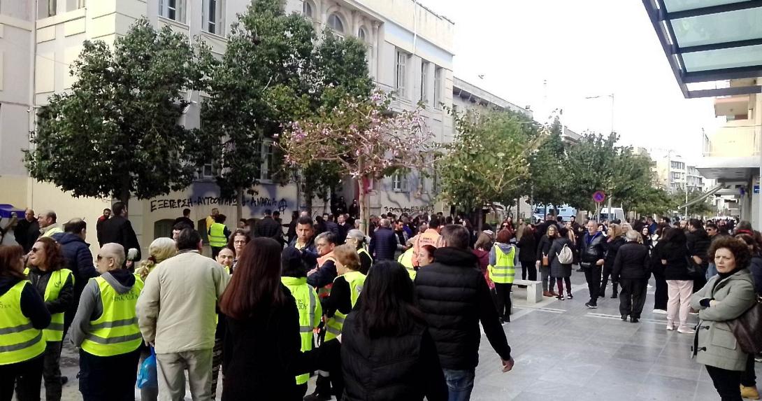 Συμβασιούχοι