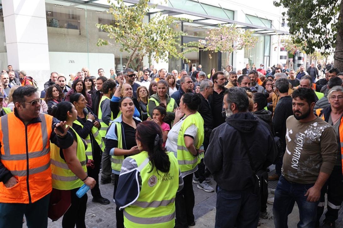 συμβασιούχοι