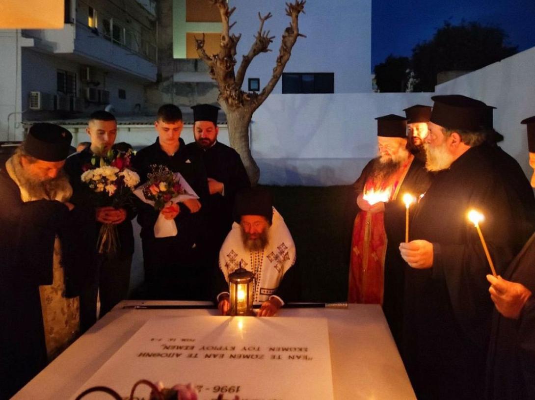 ρεθυμνης προδρομος - τρισαγιο στον ταφο ανθίμου