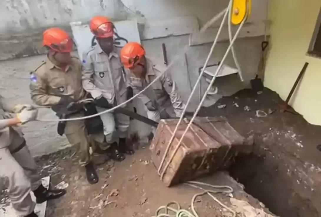 ηθοποιος σε μπαουλο