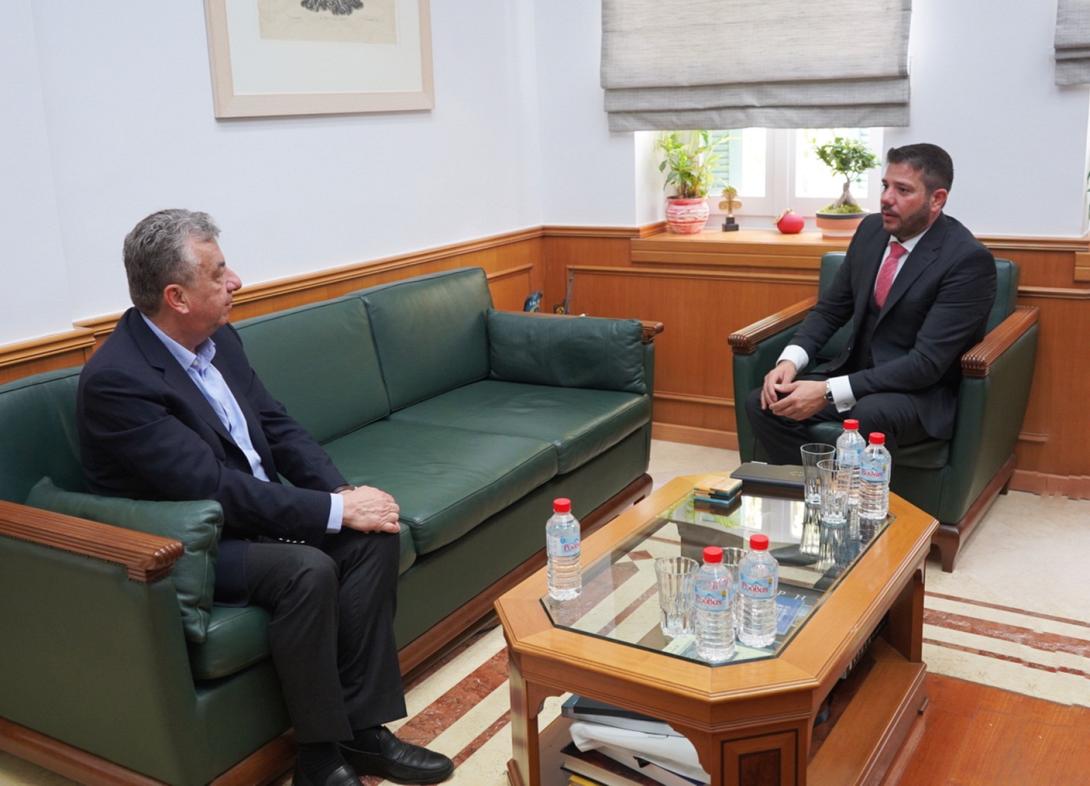 αρναουτάκης βουλγαρος σύμβουλος