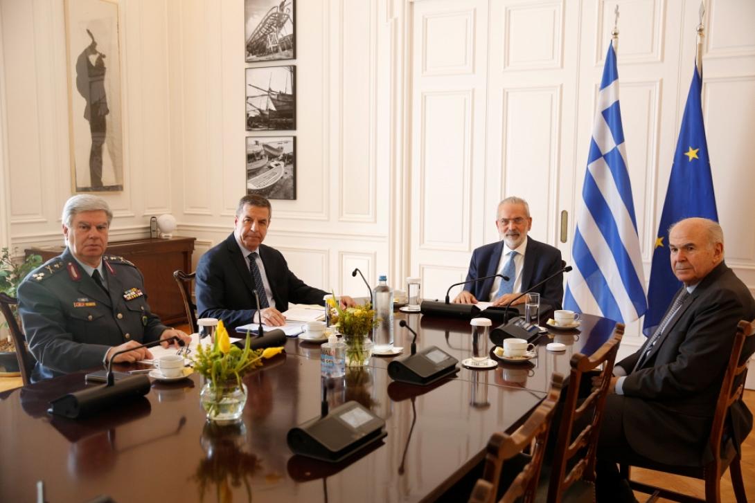 Σύσκεψη στο Μέγαρο Μαξίμου με θέμα την αστυνόμευση