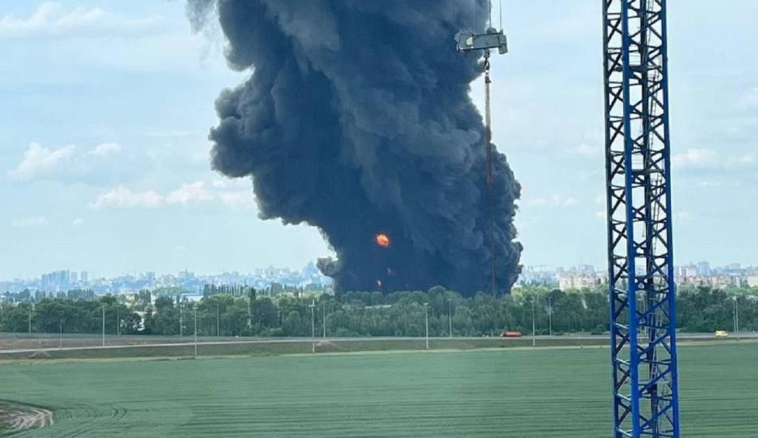 Μάχες και πυρκαγιά σε πετρελαϊκές εγκαταστάσεις στη Βορόνεζ