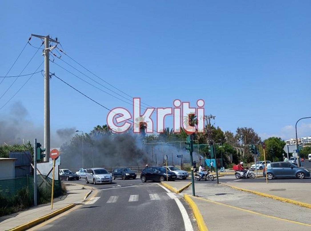 Φωτιά στην Παραλιακή