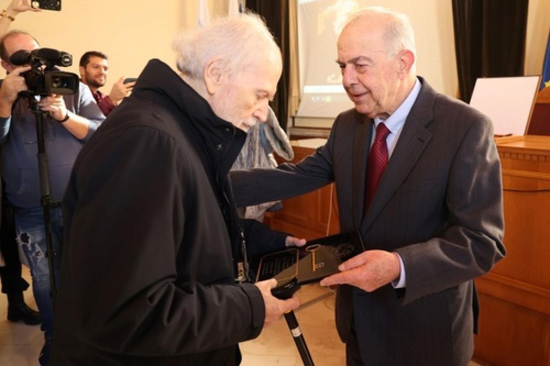 λαμπρινός μαρκόπουλος