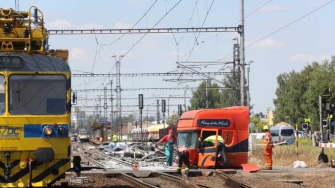 ΤΣΕΧΙΑ ΣΥΓΚΡΟΥΣΗ