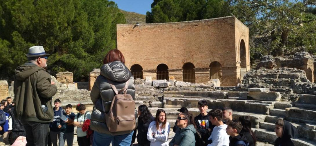 Το 6ο Γυμνάσιο ευχαριστεί τους αρχαιολόγους για την ξενάγηση στη Γόρτυνα