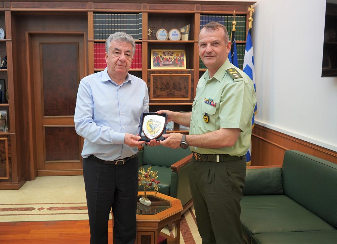 Επίσκεψη Διευθυντή Πεζικού ΓΕΣ στο Περιφερειάρχη Κρήτης