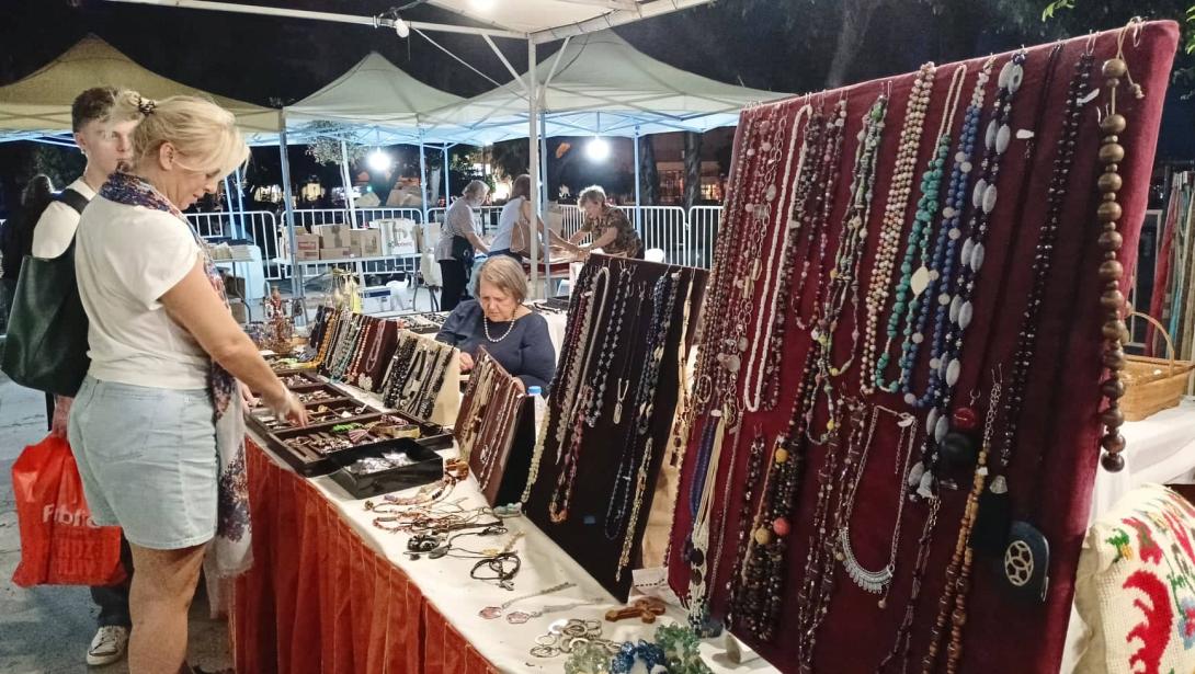 Παζάρι "Δεύτερο Χέρι - Χέρι Βοήθειας"