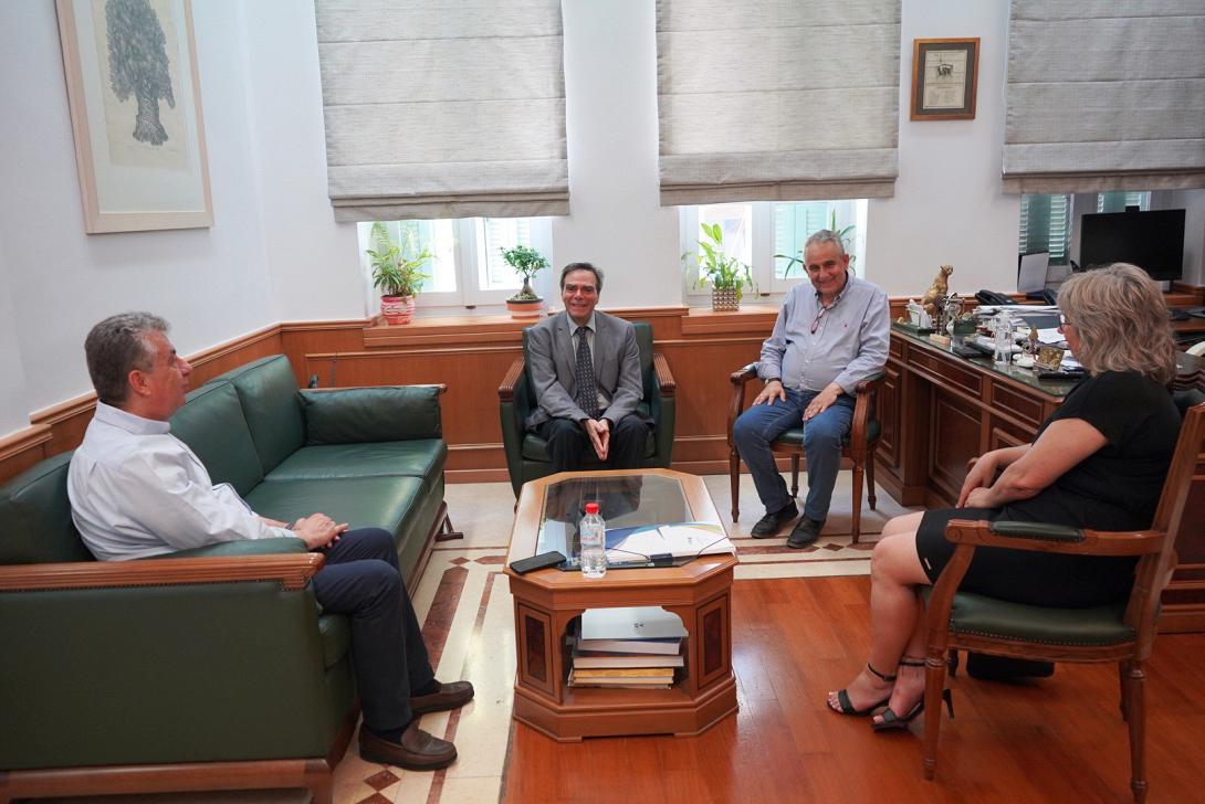 Συνάντηση Περιφερειάρχη Κρήτης με τον Πρύτανη του Πολυτεχνείου Κρήτης για την επανάχρηση της Γαλλικής Σχολής Χανίων 