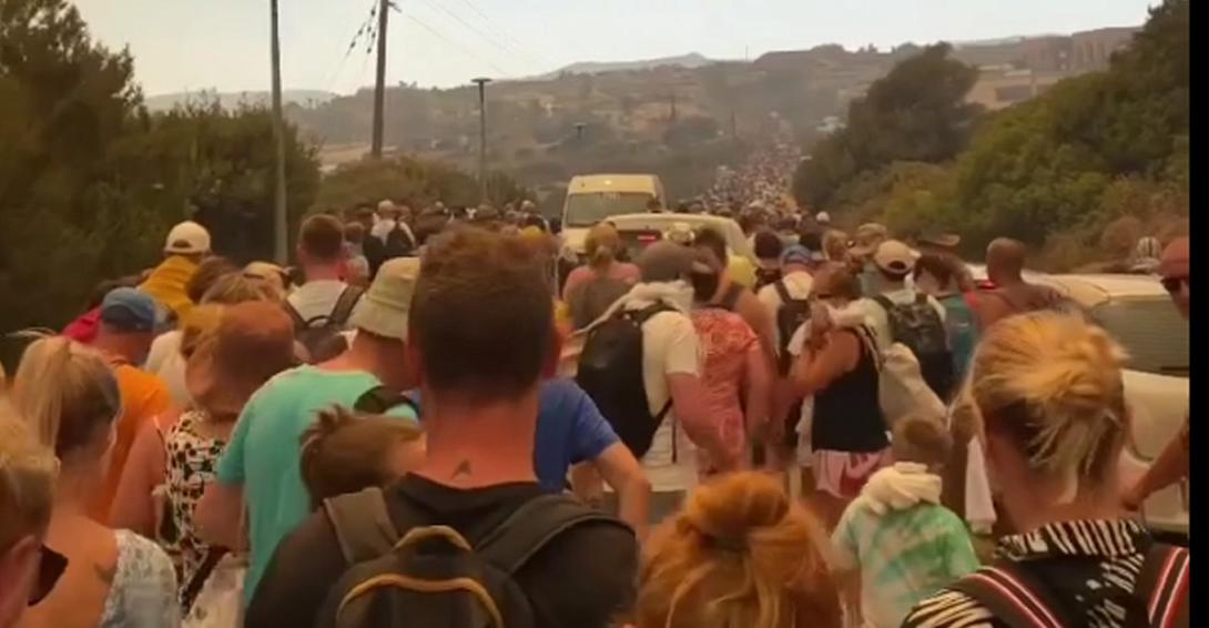 Στις φλόγες τρία ξενοδοχεία στη Ρόδο