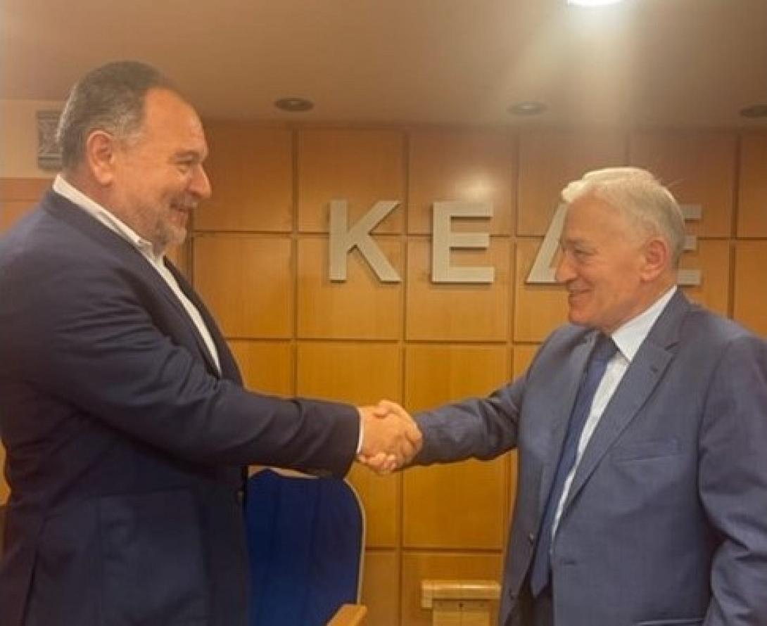 Ο Πρόεδρος της ΠΕΔ Κρήτης Γιάννης Κουράκης στην διαδικασία εκλογής του νέου Προέδρου της ΚΕΔΕ