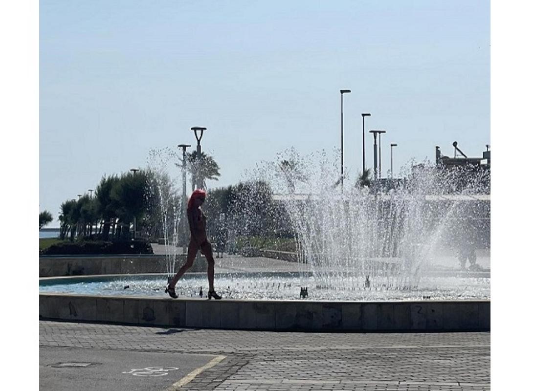 Ηράκλειο: Η γυναίκα που μαγνήτισε τα βλέμματα στον Καράβολα (φωτογραφίες)