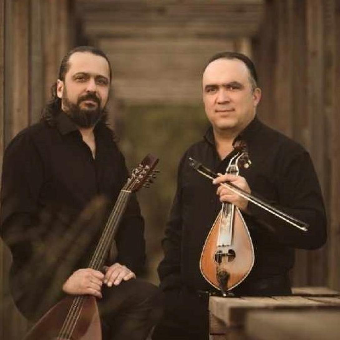 ΜΟΥΣΙΚΗ ΒΡΑΔΙΑ ΣΤΟ ΣΚΑΛΑΝΙ