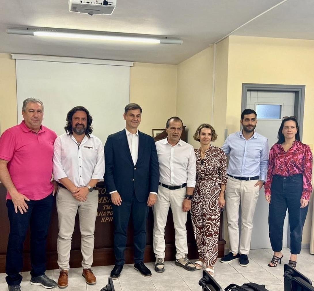 χάρης θεοχάρης