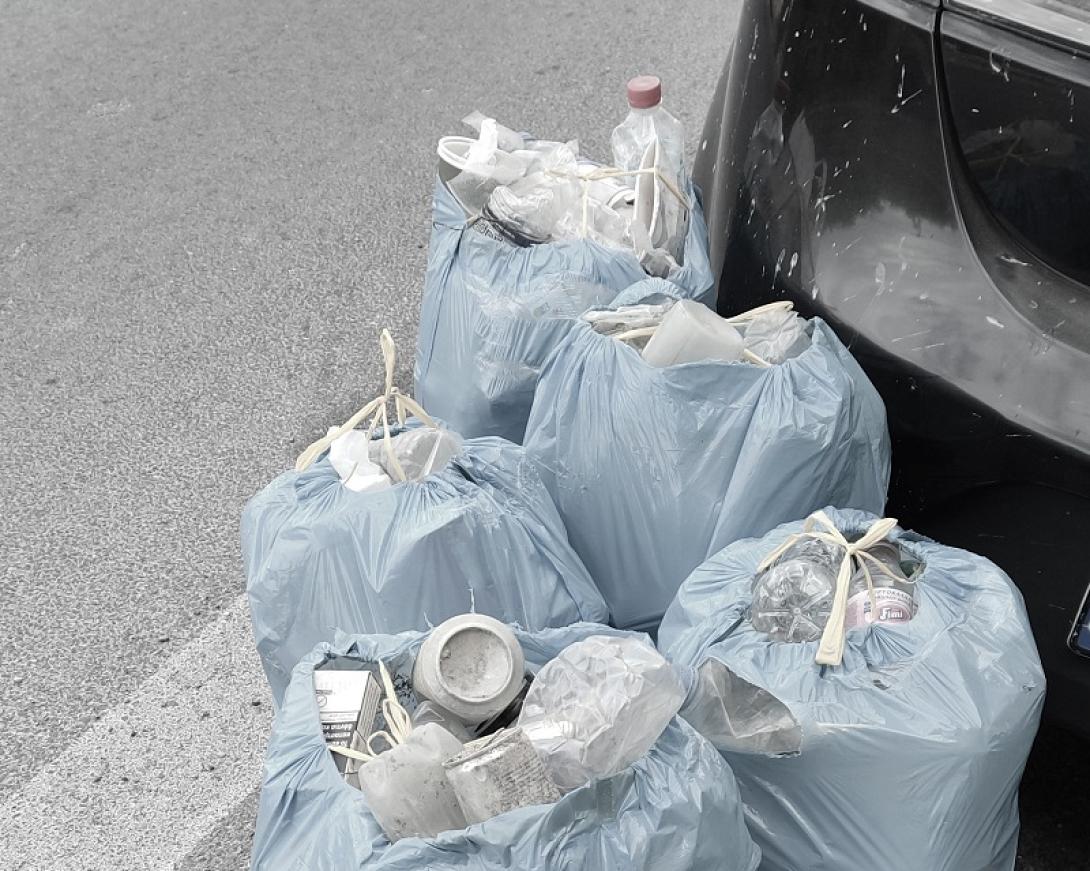 σκουπίδια - χωράφι