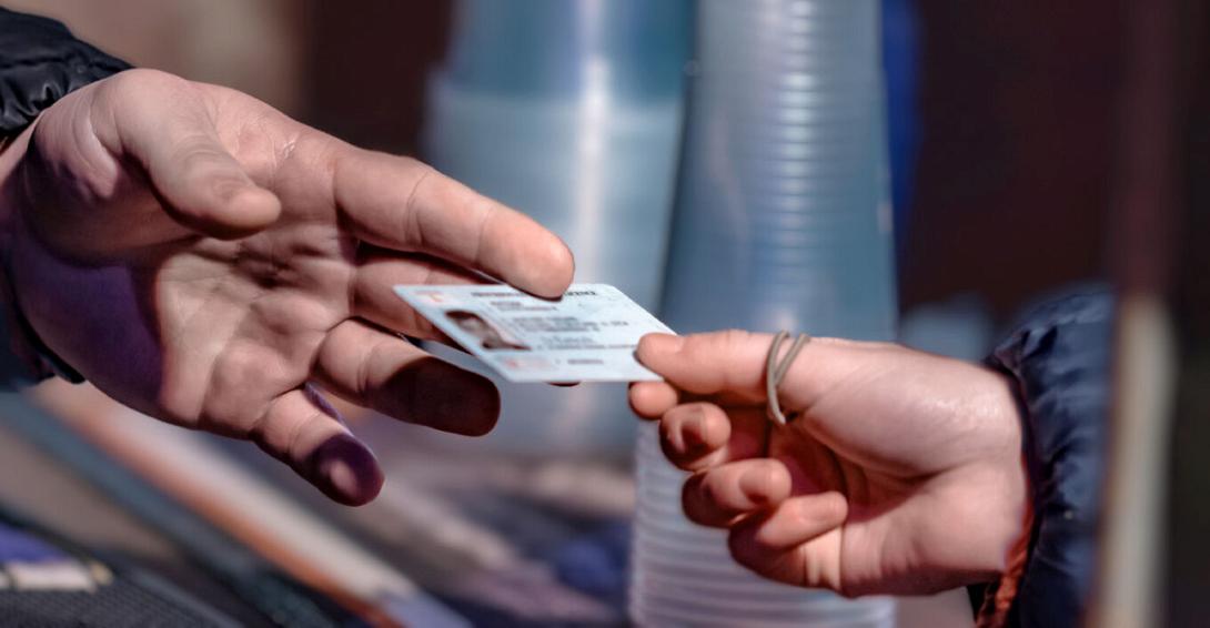 ΤΑΥΤΌΤΗΤΕς