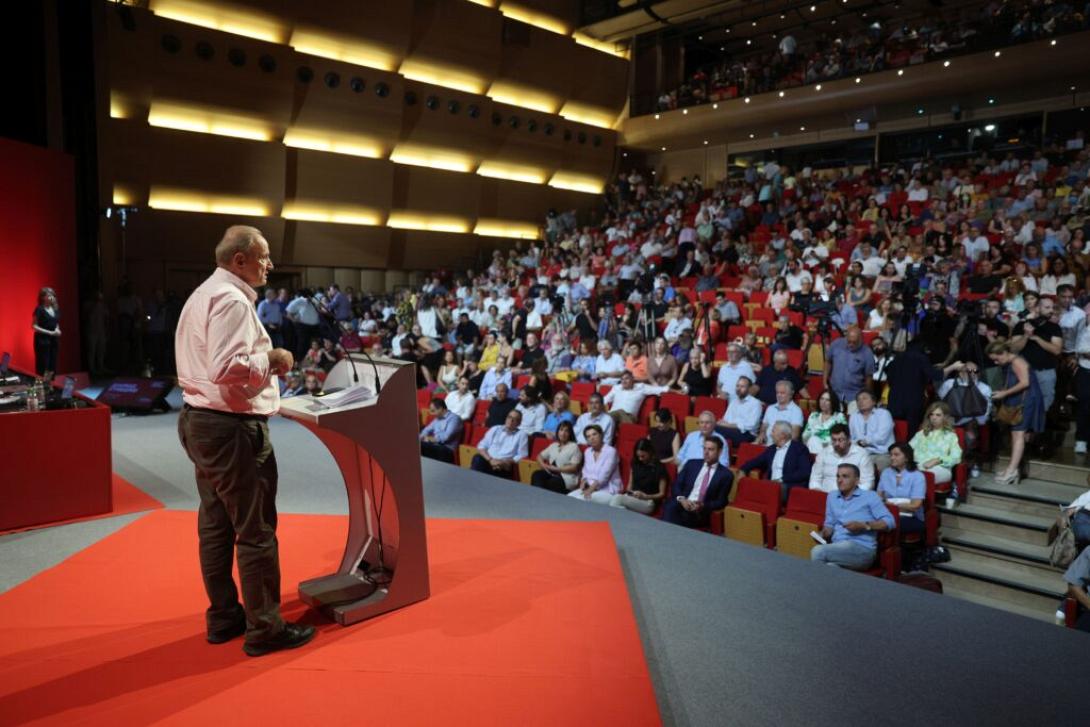 Στέφανος Τζουμάκας