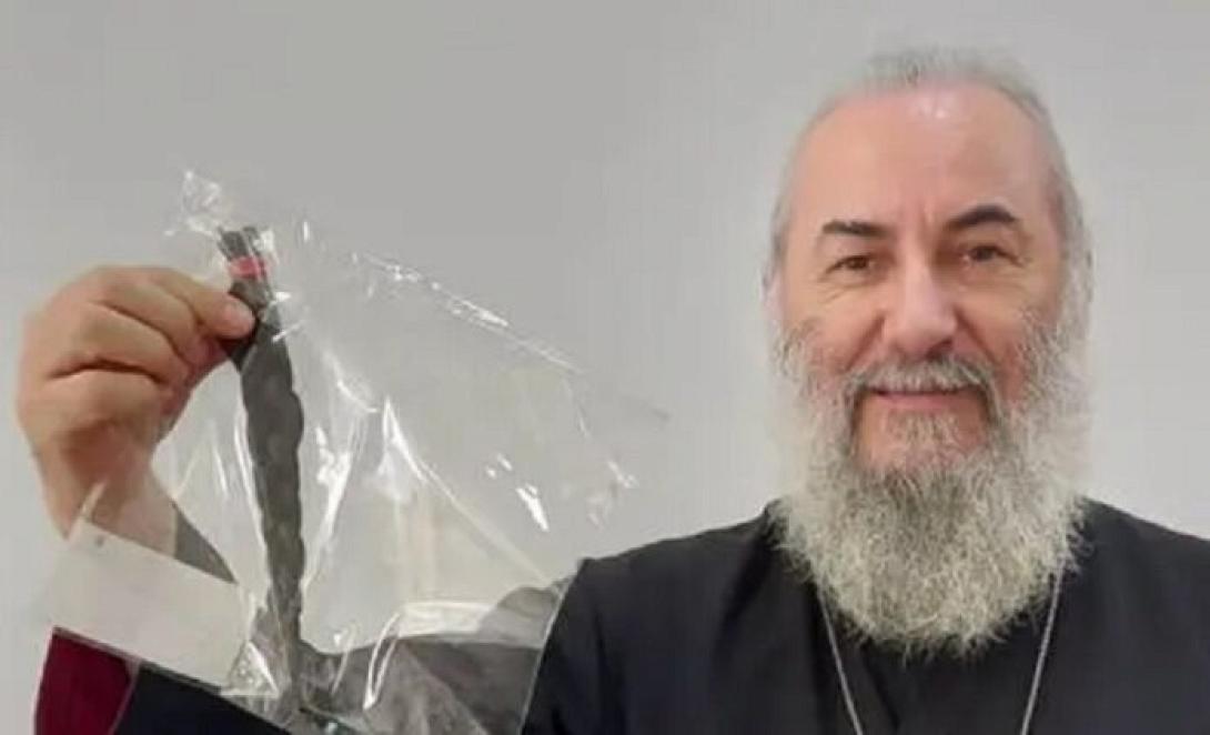 ΙΕΡΕΑΣ δωρισε τα μαλλιά του