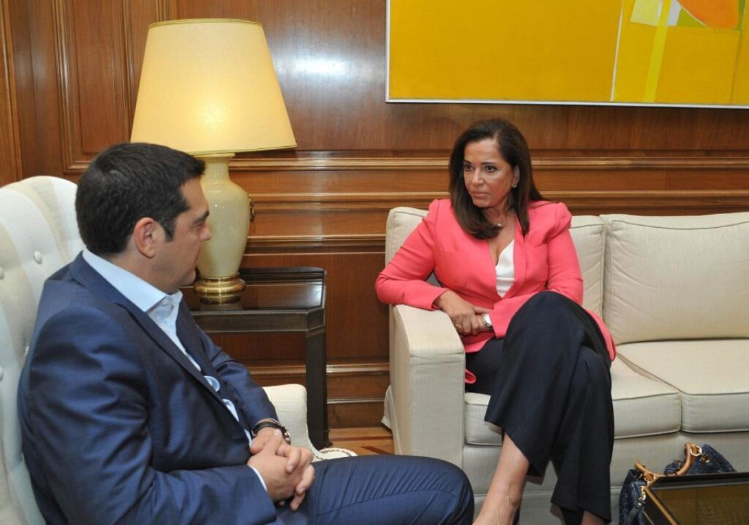 Συνάντηση Αλ.Τσίπρα με Ντ. Μπακογιάννη στη Bουλή